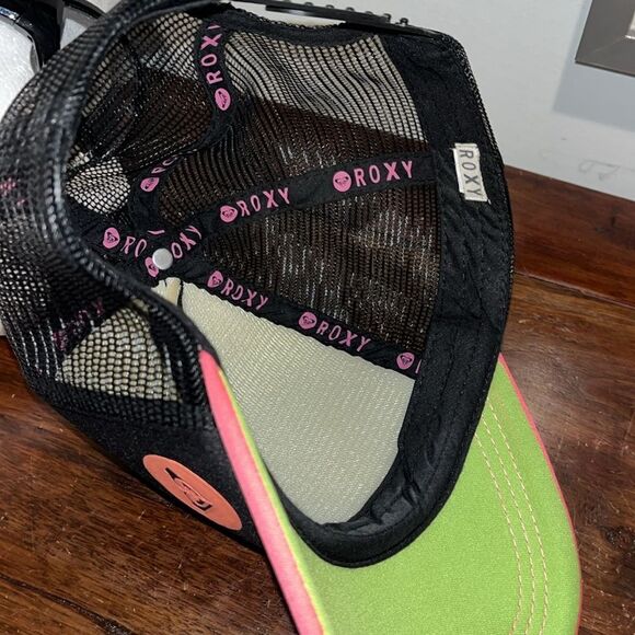 Roxy Pink Bill Black Logo Trucker Mesh Style Foam SnapBack Baseball Cap women’s - Picture 4 of 4